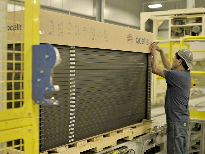 Qcells Worker (Qcells) Alt FI.jpg