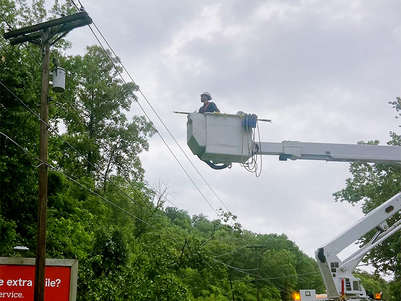 Lineworker Reparing Power Line (AEP Ohio) Alt FI.jpg