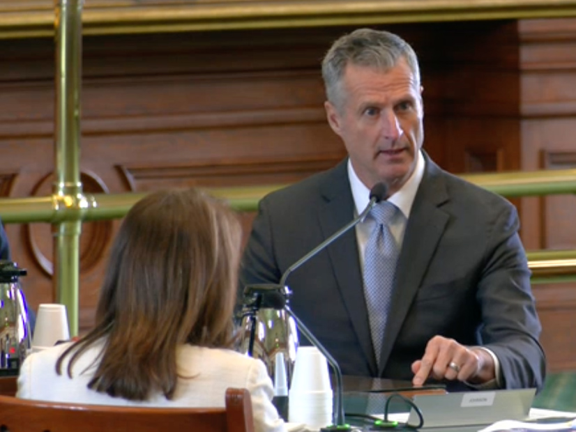 ERCOT CEO Brad Jones makes a point before the Senate committee.