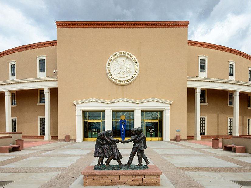 New Mexico capitol building <span style="color: rgb(65, 65, 65); letter-spacing: normal; orphans: 2; text-align: left; white-space: normal; widows: 2; word-spacing: 0px; display: inline !important; float: none;">in Santa Fe.</span>