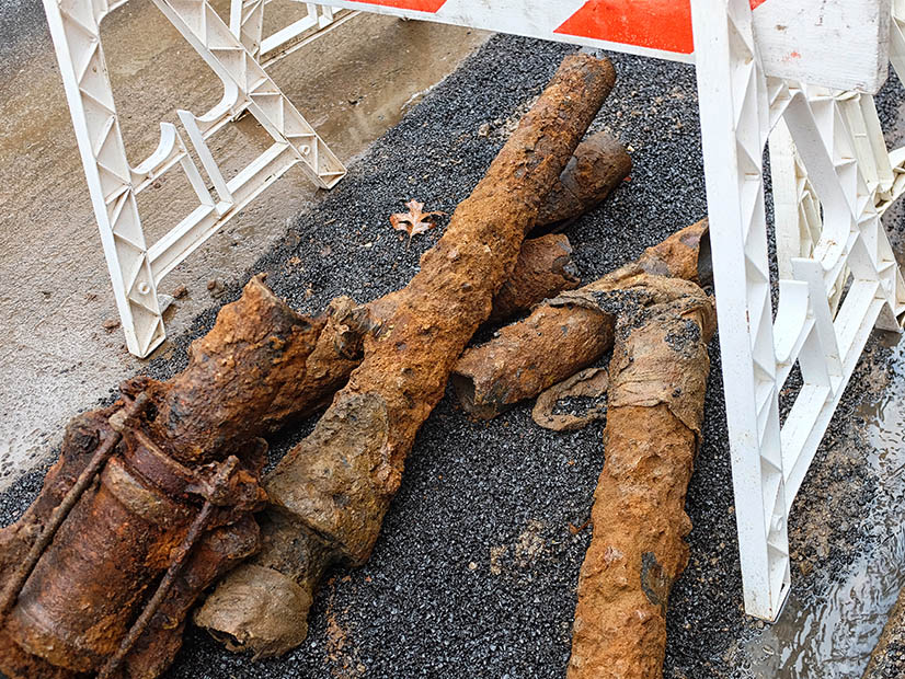 Old natural gas pipes can leak methane, a powerful greenhouse gas. 