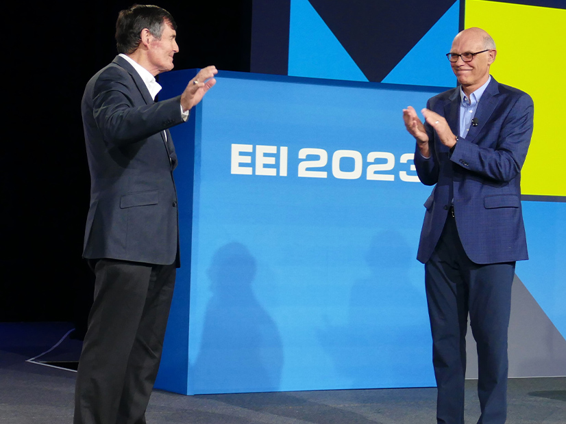 Ameren’s Warren Baxter (right) leads the applause for EEI CEO Tom Kuhn, who is retiring at year-end.