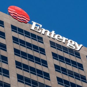 The settlement agreement alleged that Entergy's failure to respond to an alert at the Sabine substation led to transmission line outages that affected 26 industrial customers.